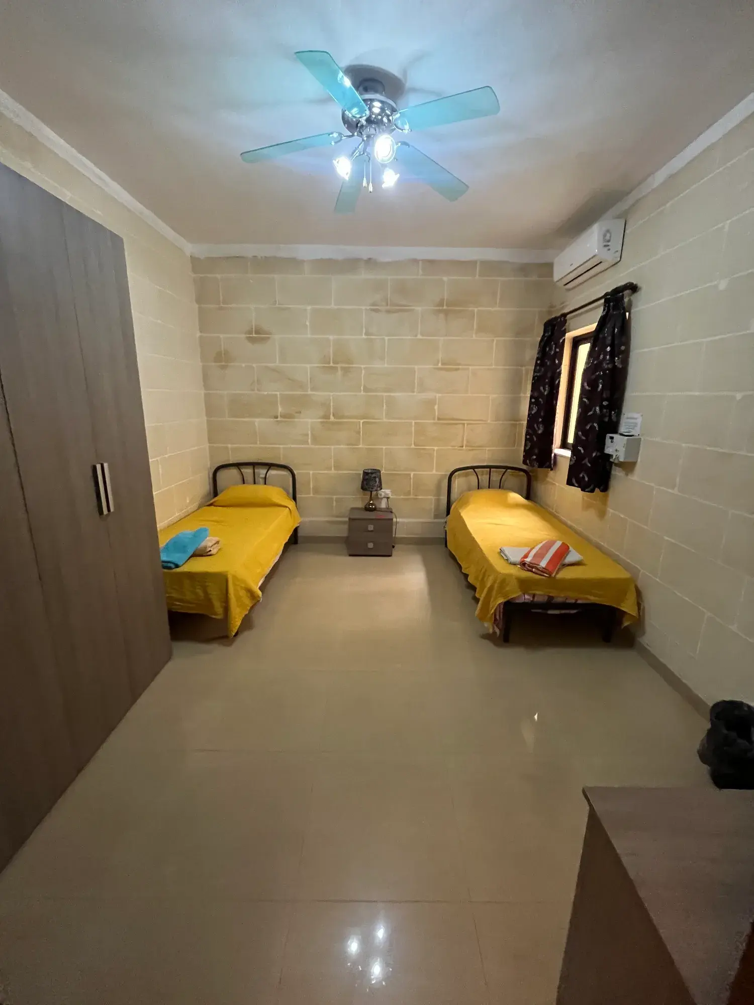 Twin bedroom with golden bed linen at Vicmar Apartment 2